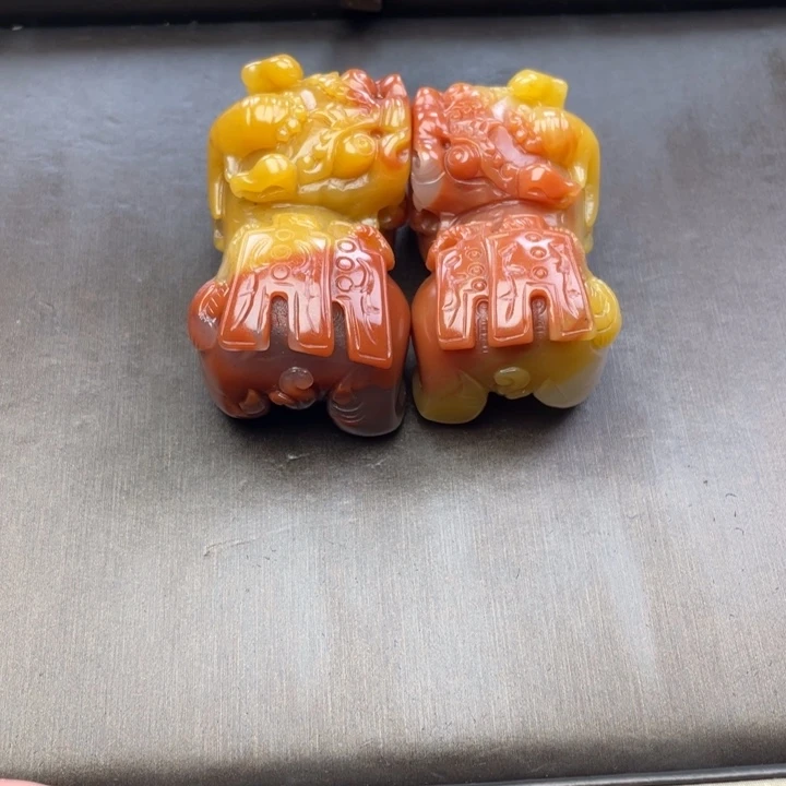 石英质玉（黄龙玉）未镶嵌颈饰金*水