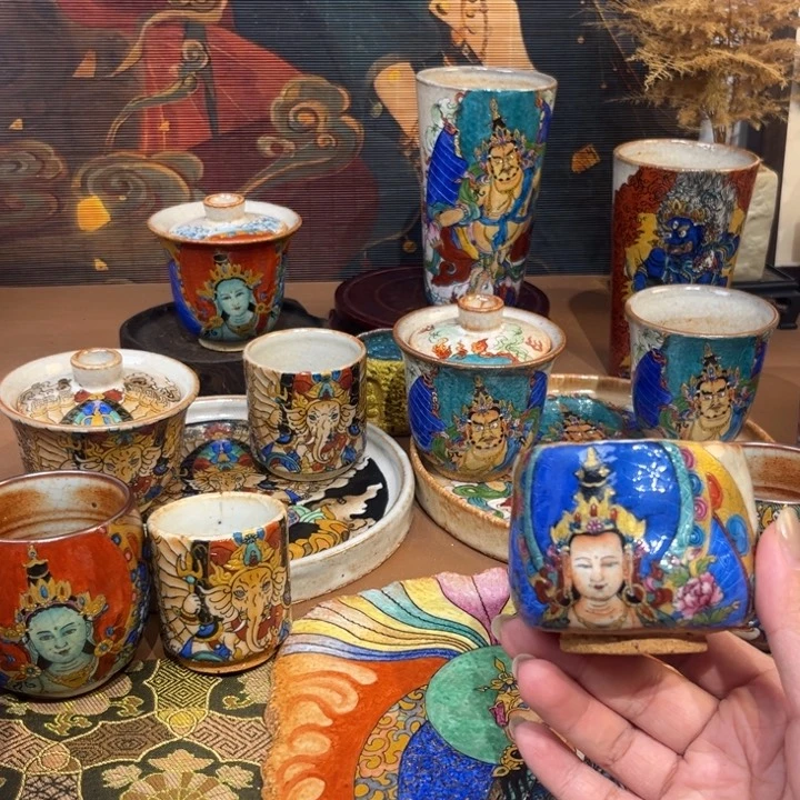手工手绘四臂观音茶杯