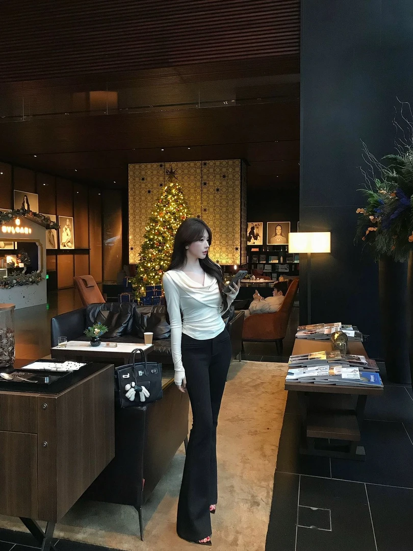 秋季新款时尚洋气百搭女装韩版气质翻领长袖上衣修身微喇休闲裤