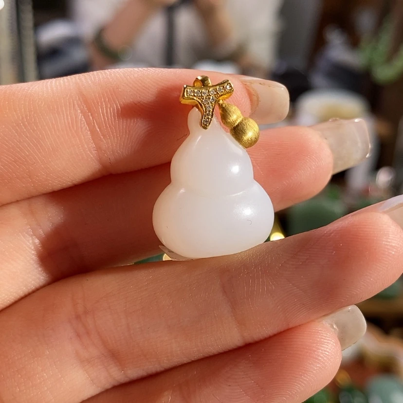 【闪购商品】吊坠(赠链)18K金镶嵌和田玉