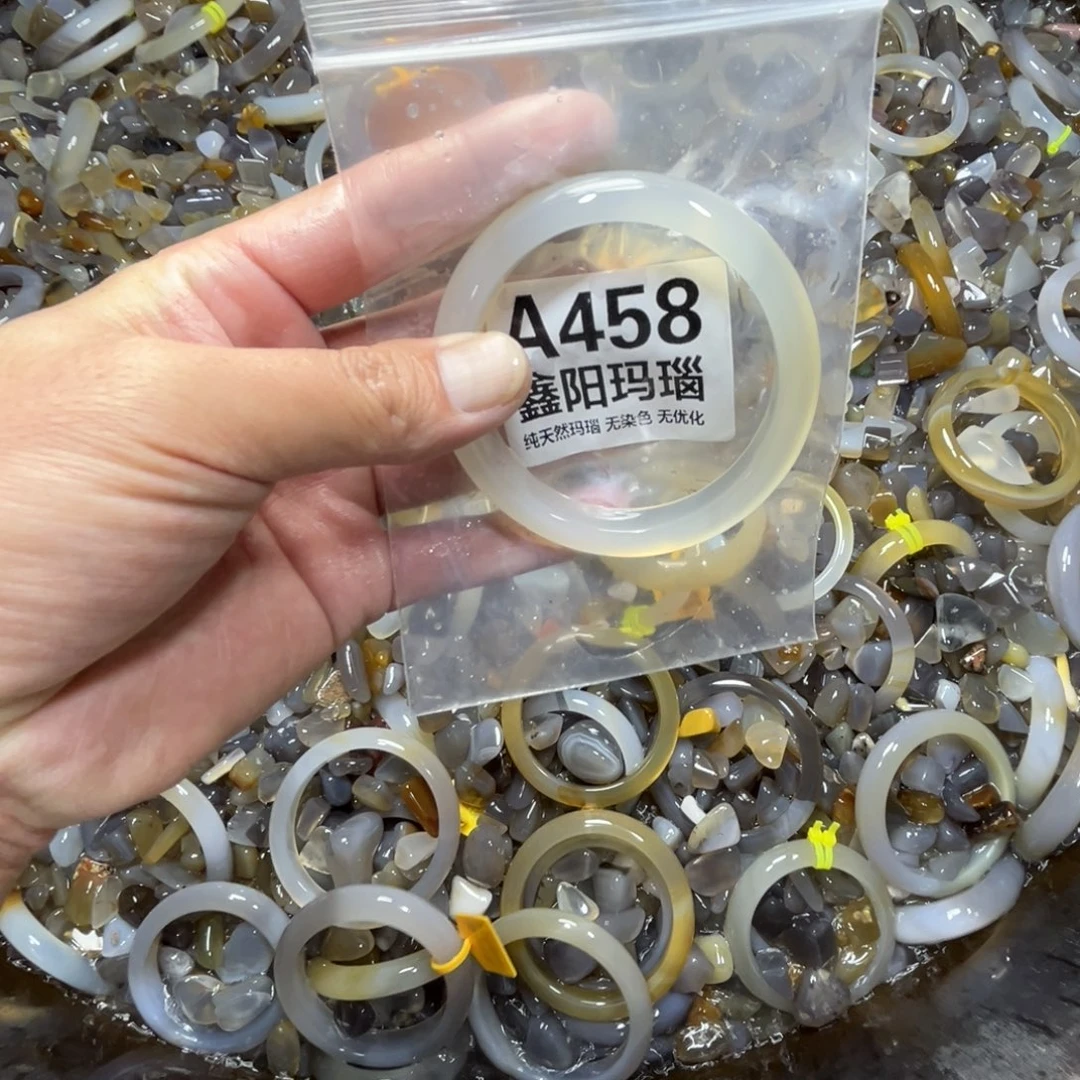 吾***哈玛瑙/玉髓未镶嵌手镯灰458