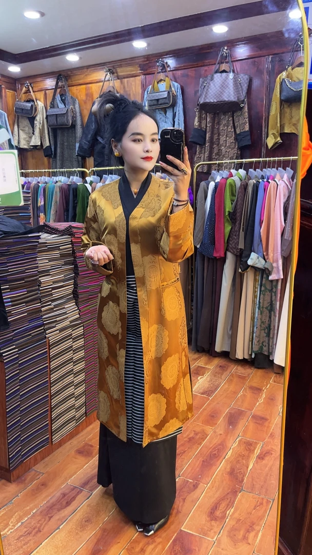 气质长款藏式女外套搭配腰带网红