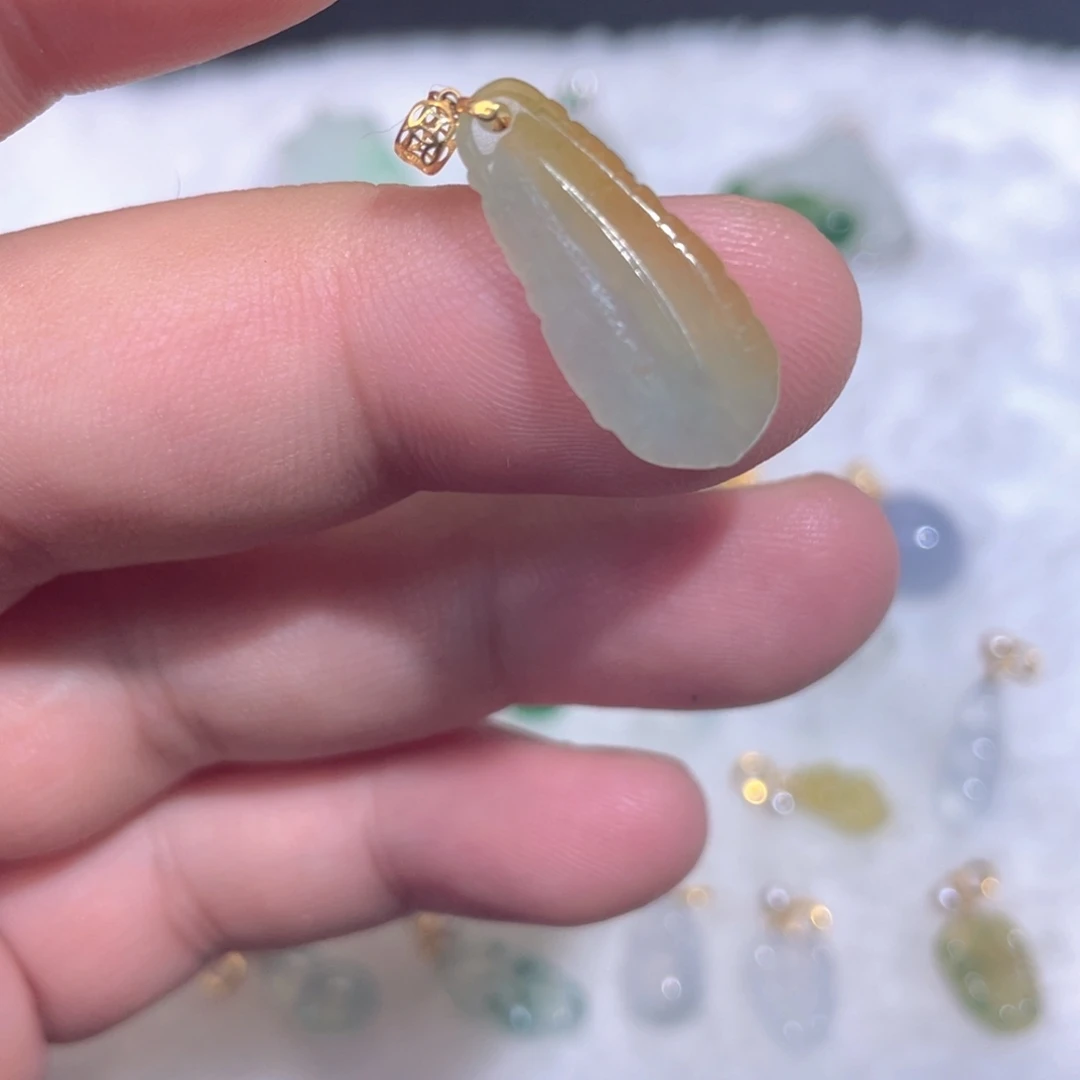 颈饰18K金镶嵌翡翠翡翠
