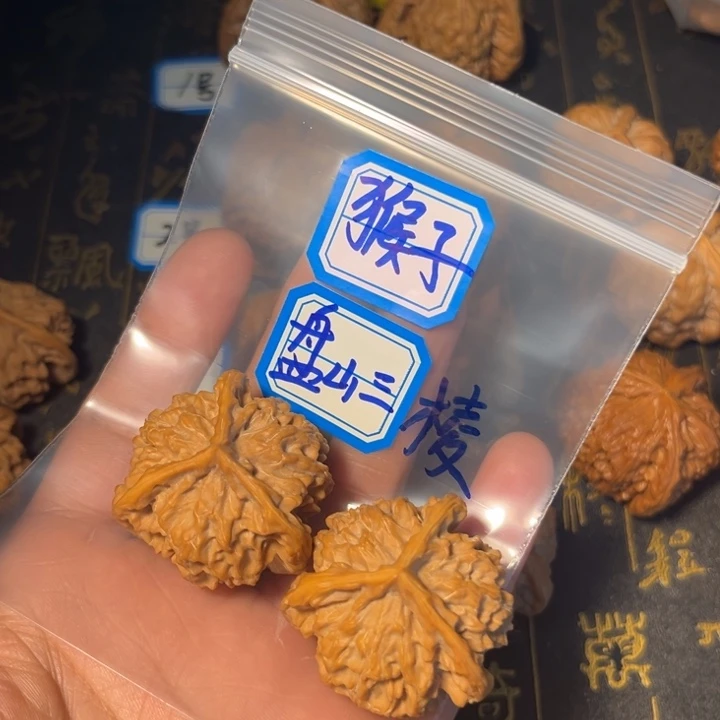 文玩核桃吊坠猴*盘山三棱