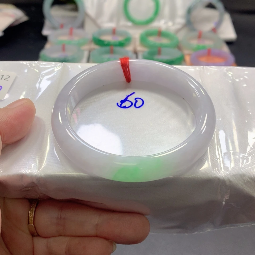 翡翠未镶嵌手镯60圈口