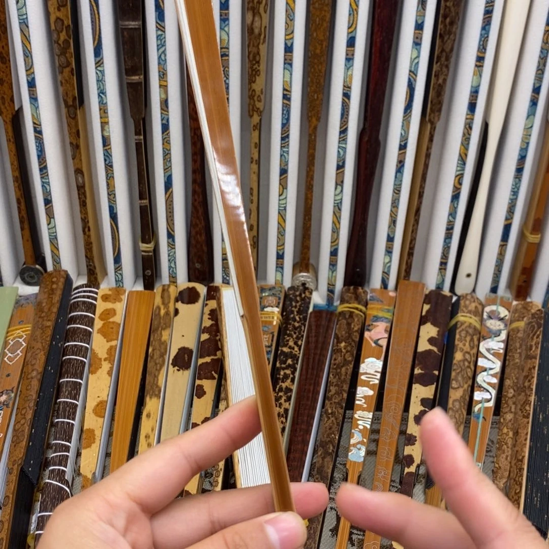 扇子孤**孤啊路路路路据咯咯摸摸