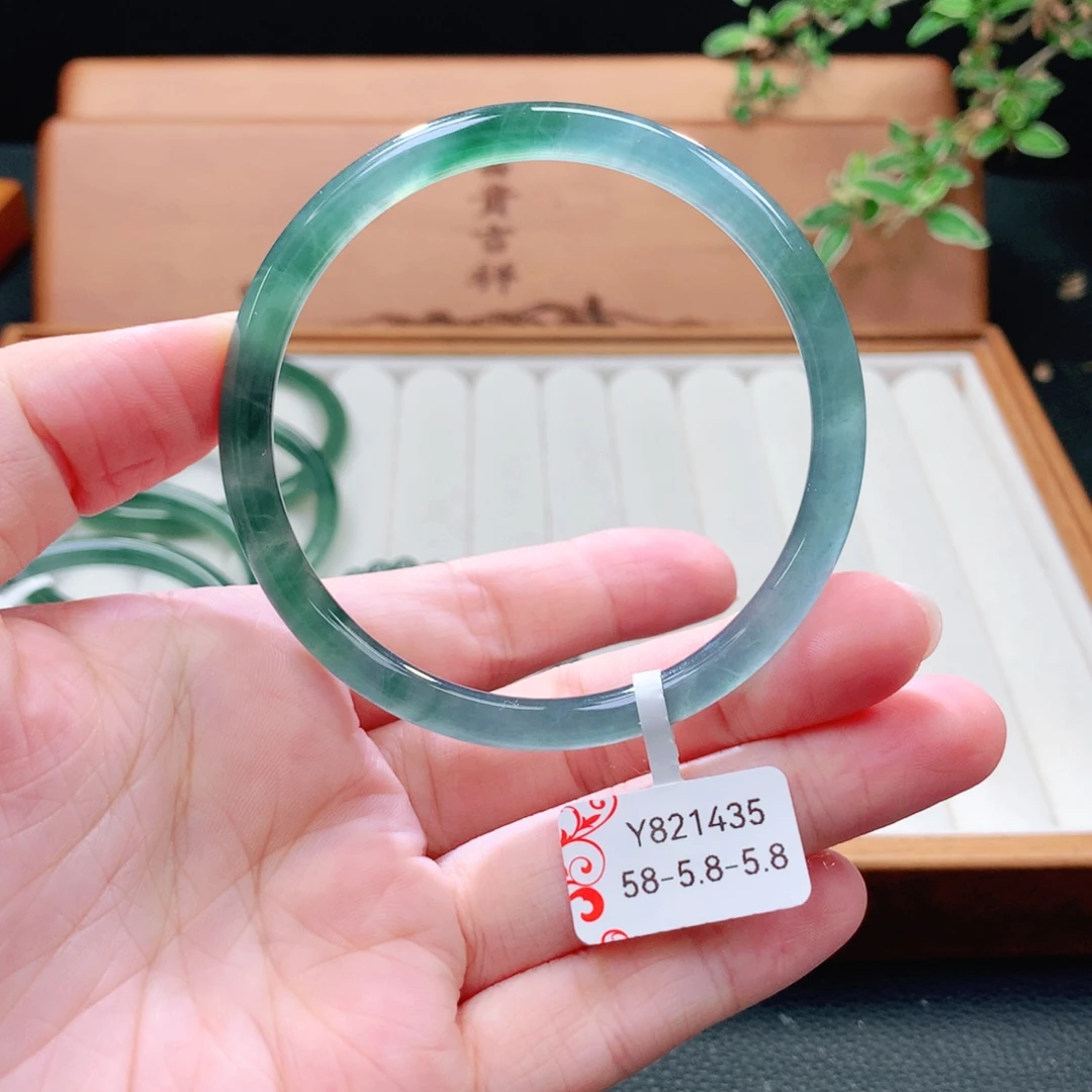 翡翠未镶嵌手镯（圆镯）