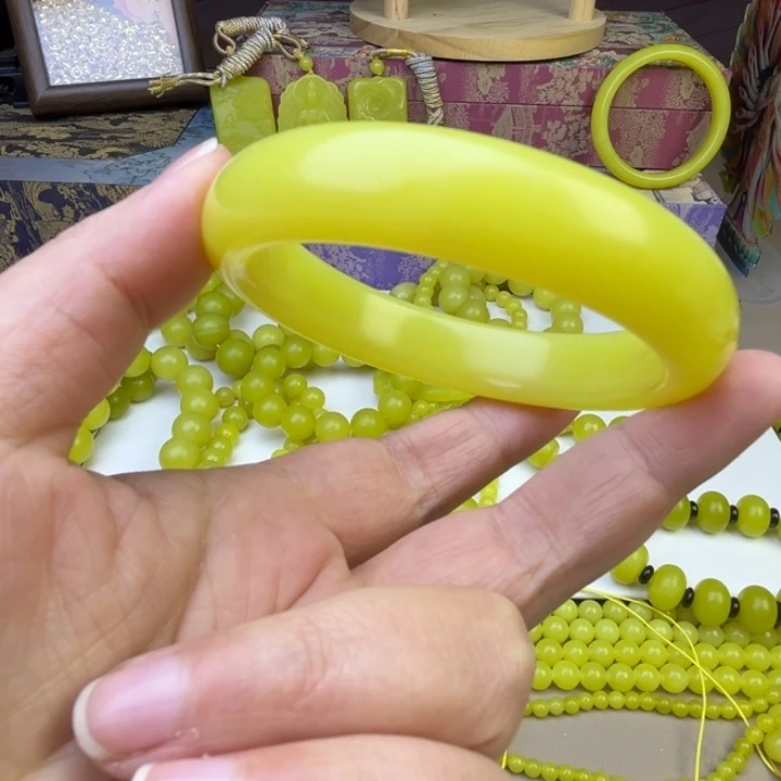 云***界新疆若羌黄口手镯