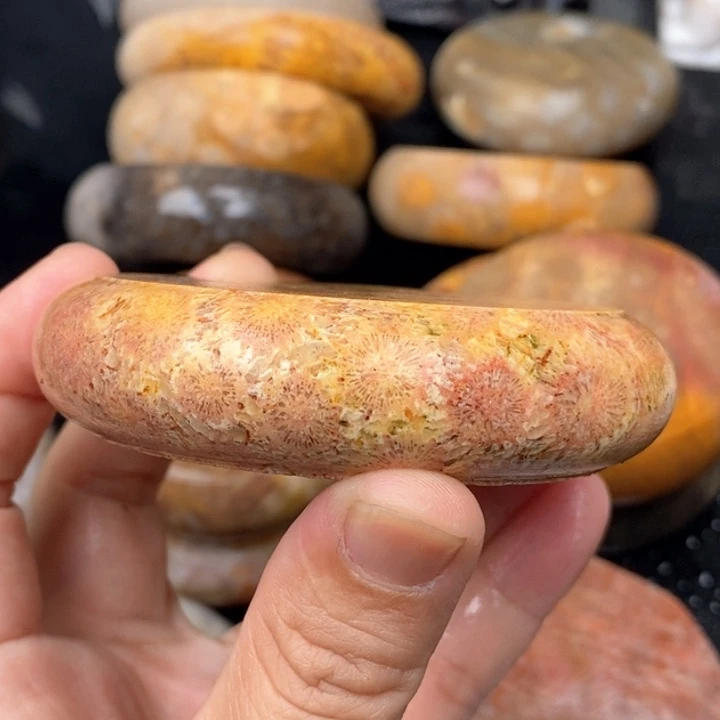 硅化珊瑚（珊瑚玉）手镯未镶嵌一****开