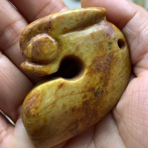 【闪购商品】未镶嵌岫岩河磨玉(透闪石质玉)把件