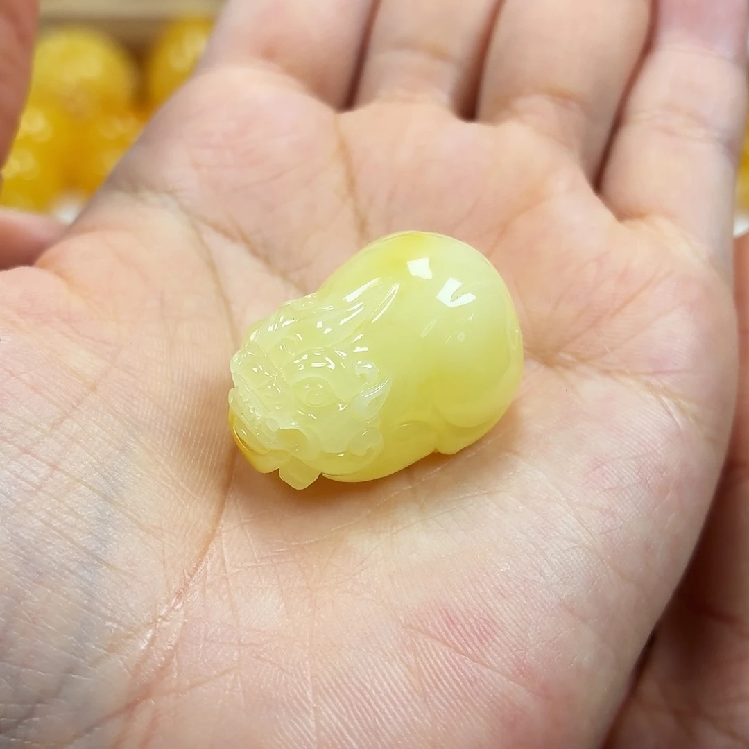蜜蜡未镶嵌颈饰焦皮妖花貔貅