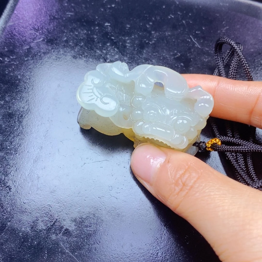 石英质玉（黄龙玉）未镶嵌颈饰