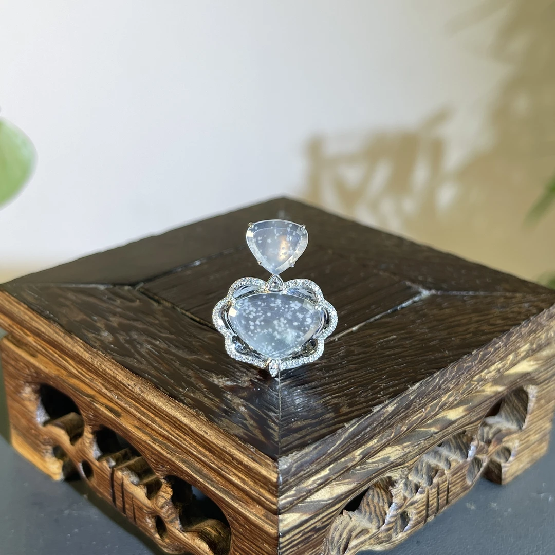 JCB02-195 天然翡翠缅甸A货 18K含钻镶嵌无事牌