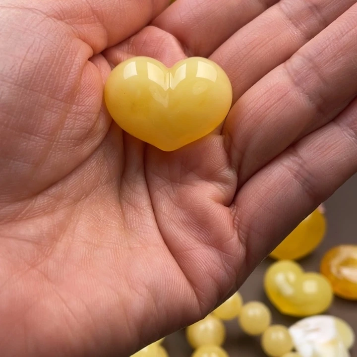 琥珀未镶嵌颈饰蜜蜡