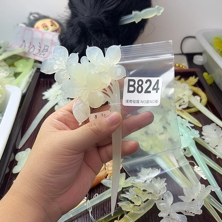 朝***昭蛇纹石玉合金发饰