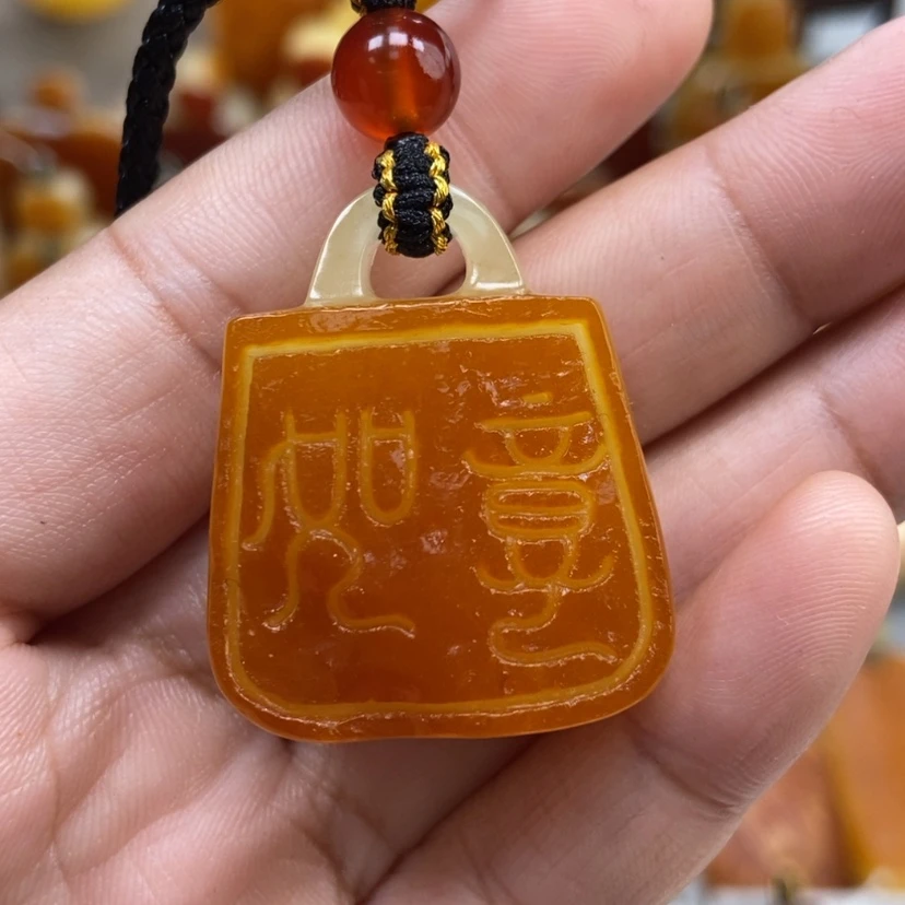 【闪购商品】琥珀颈饰未镶嵌