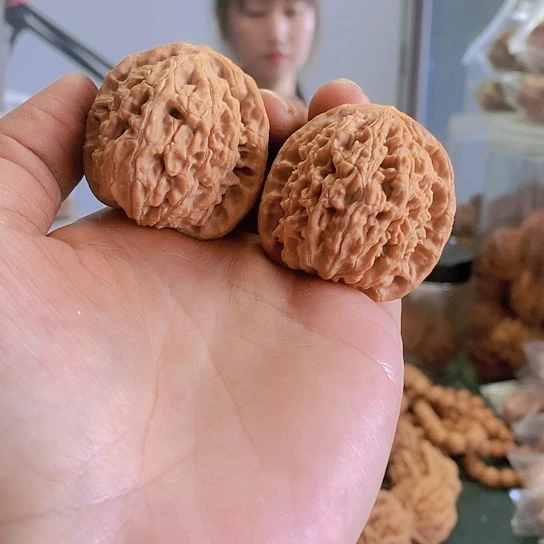 【闪购商品】把件文玩核桃40红皮水龙纹