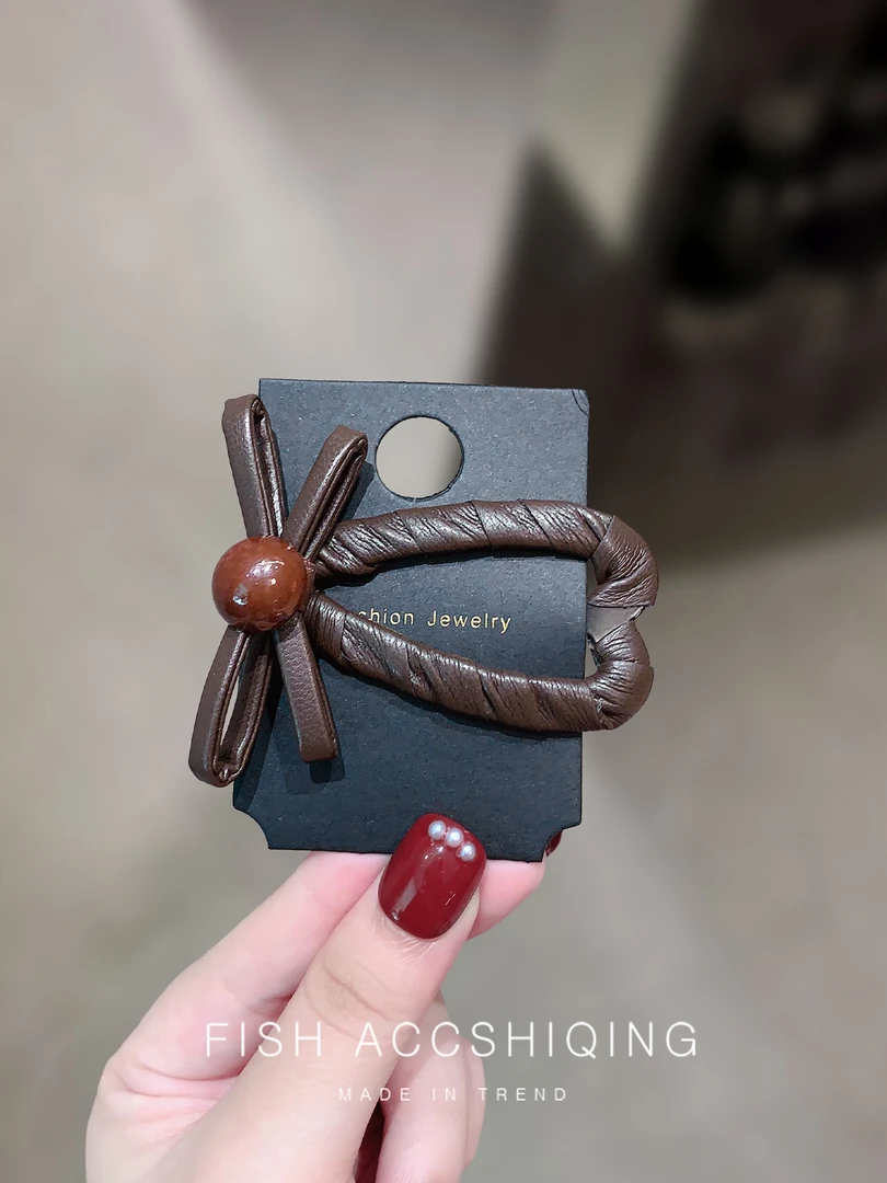 简约气质皮质珍珠蝴蝶结bb夹高级感秋冬碎发夹侧边前额刘海夹子女