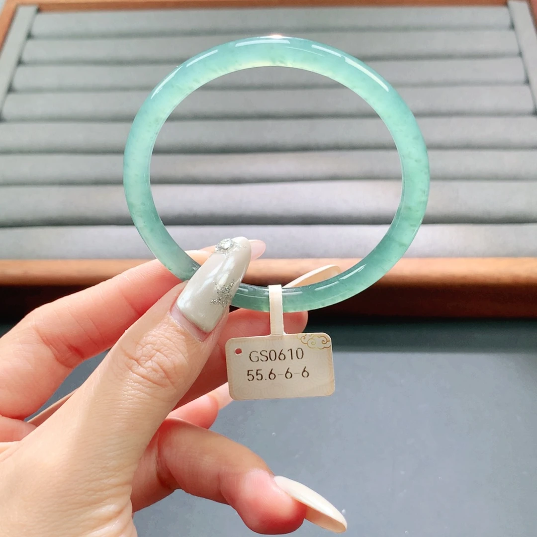 翡翠未镶嵌手镯天然