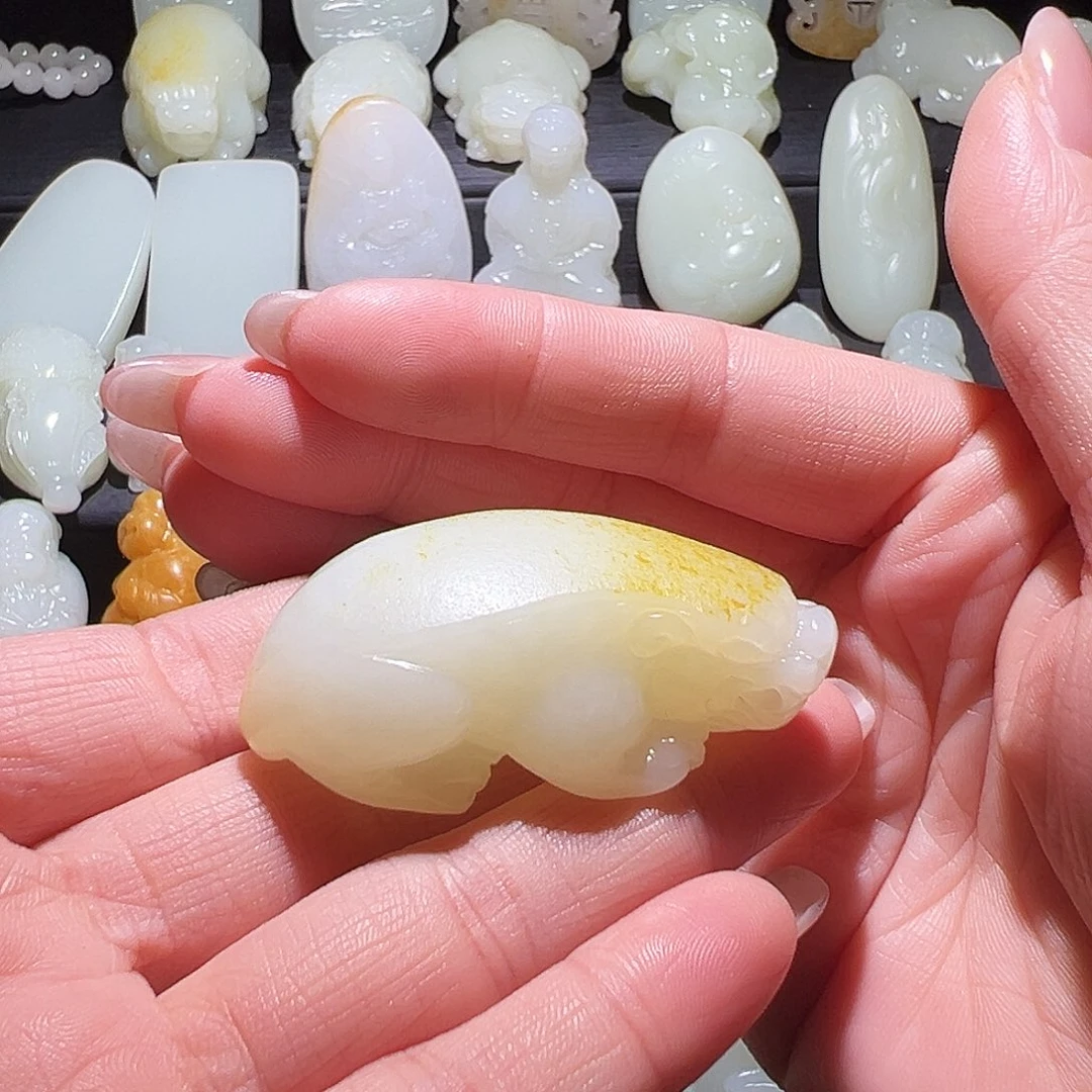 颈饰未镶嵌和田玉时****馆