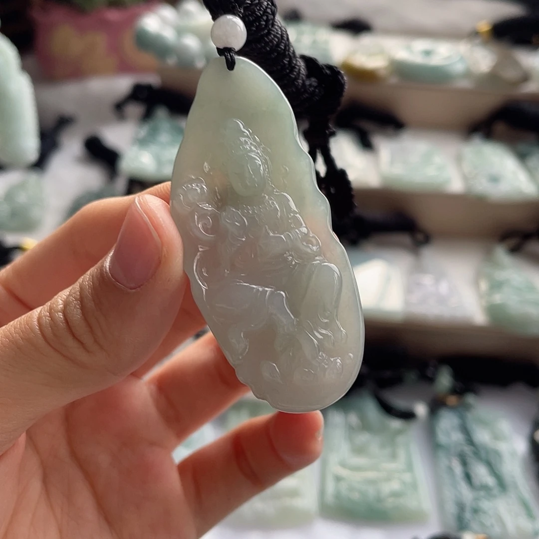 翡翠未镶嵌颈饰大势至