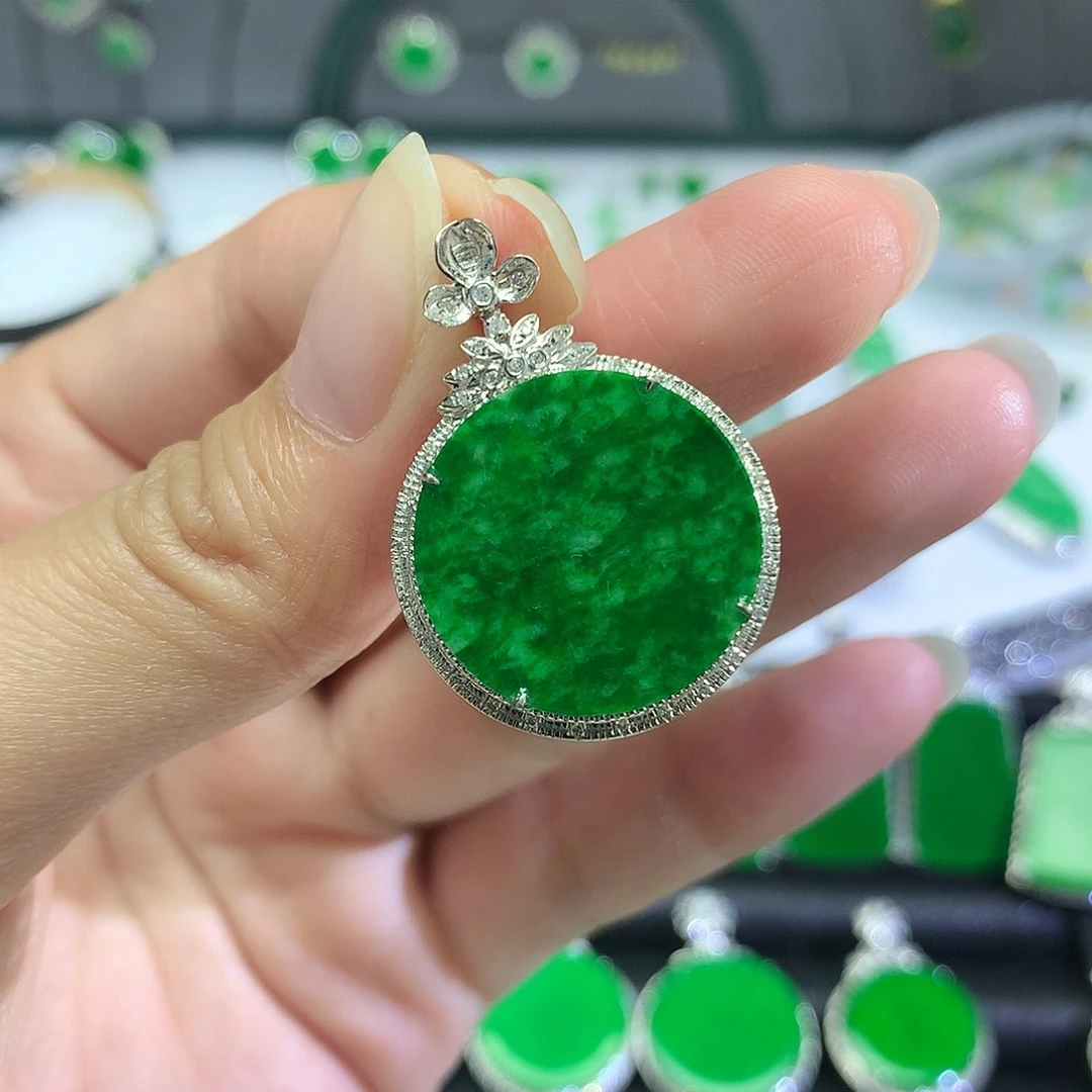 吊坠(不含链)18K金镶嵌翡翠