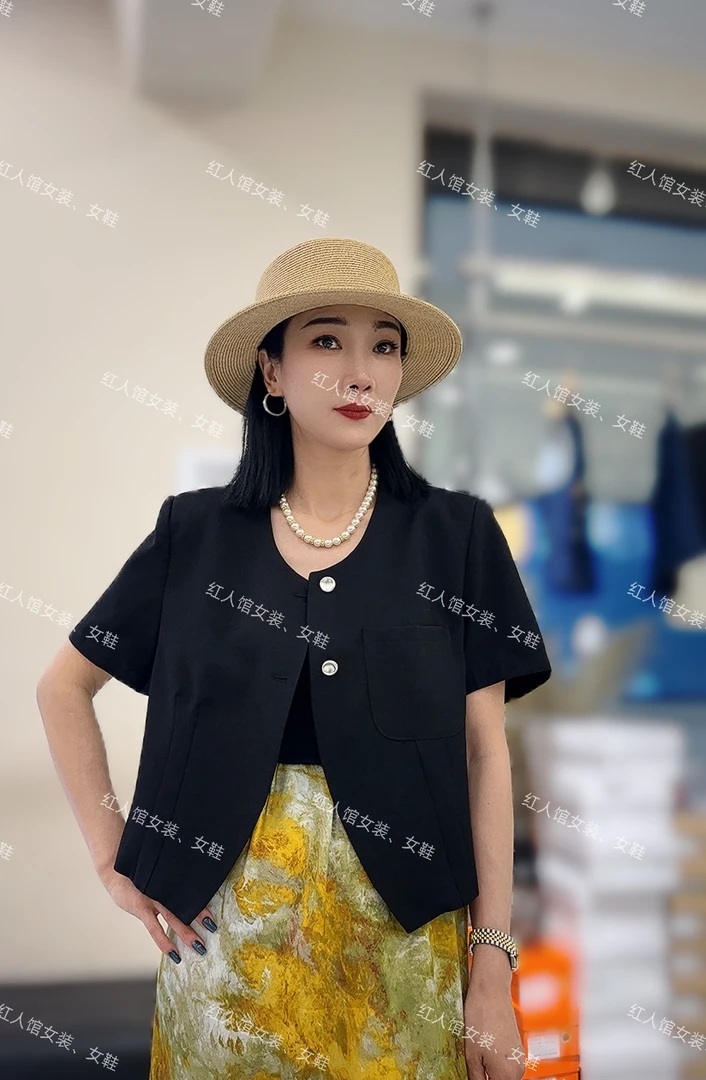 898高级感气质穿搭银扣圆领半袖短西服1252