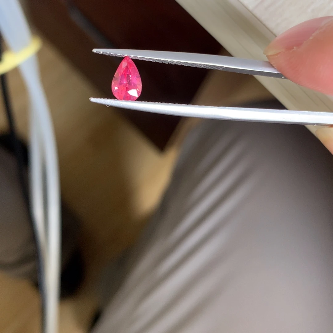 尖晶石裸石1卡 莲花 马哼盖