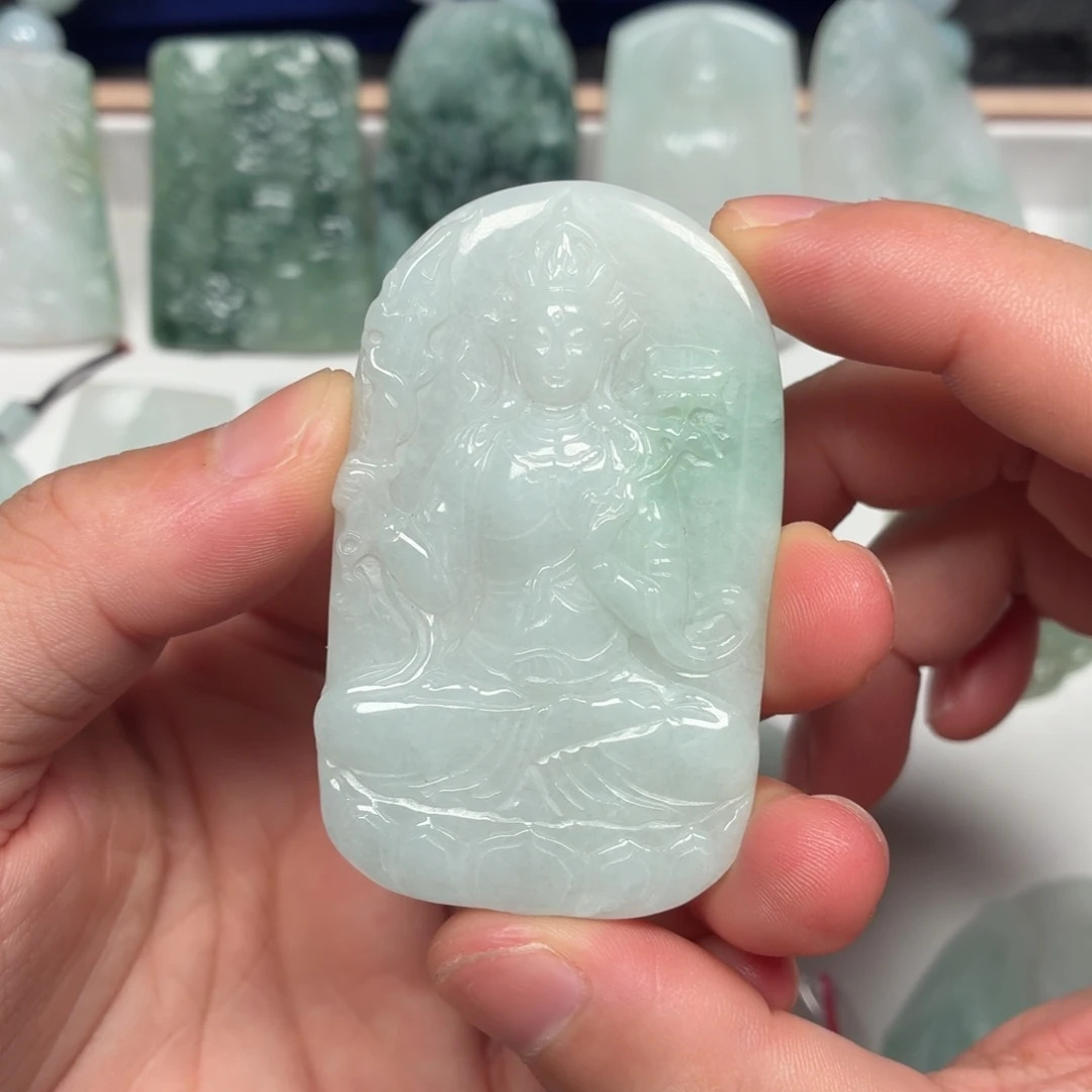 翡翠未镶嵌颈饰虚空藏