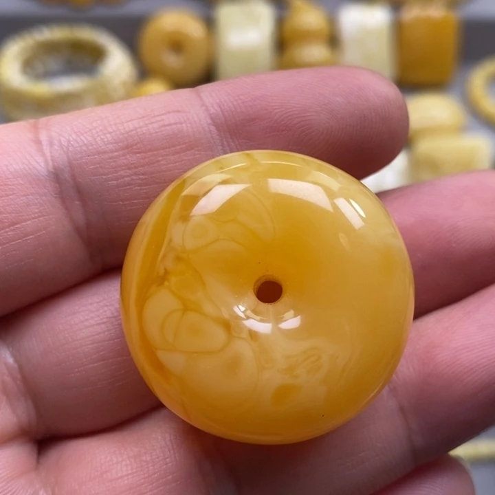 琥珀未镶嵌颈饰吊坠