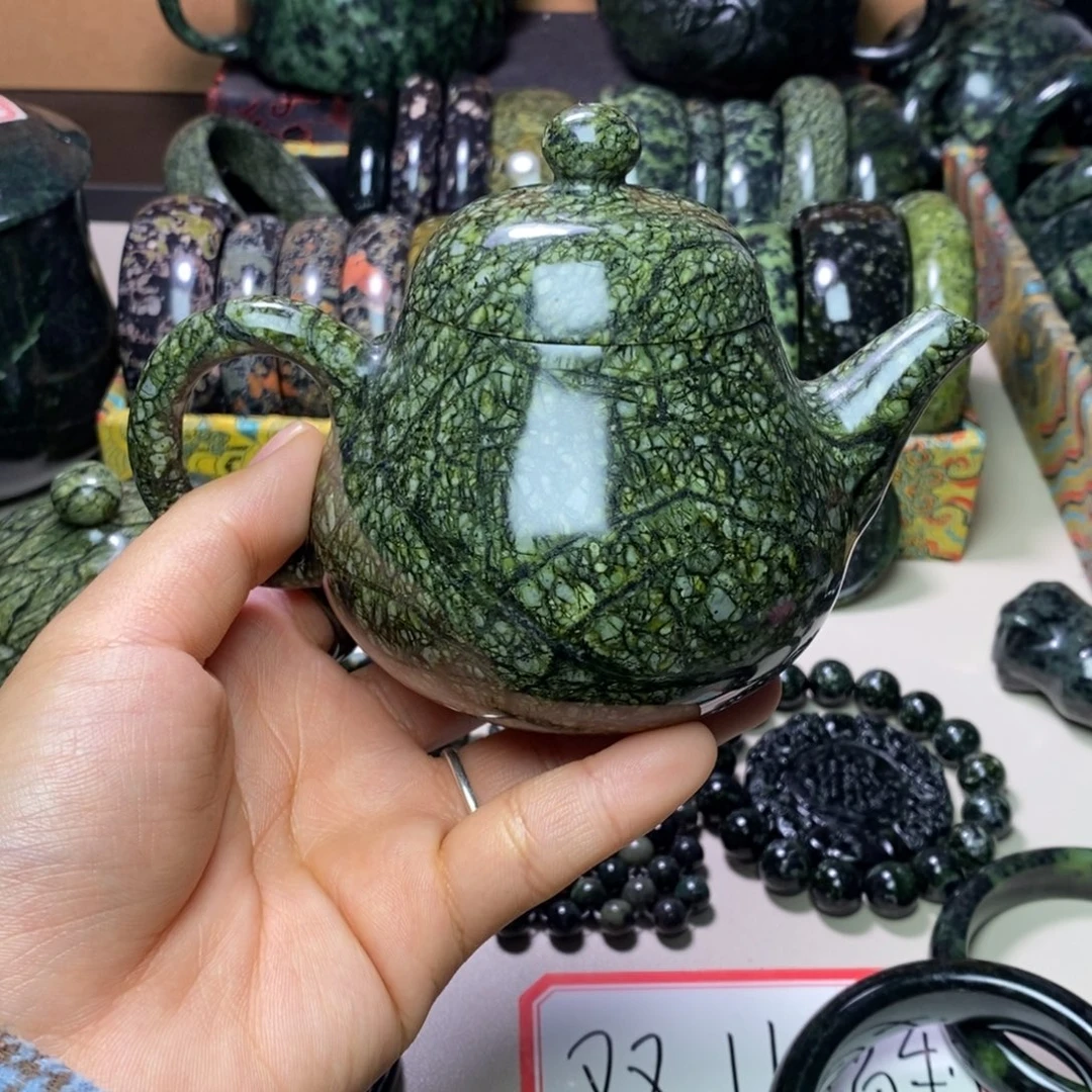 上***居蛇纹石玉未镶嵌颈饰