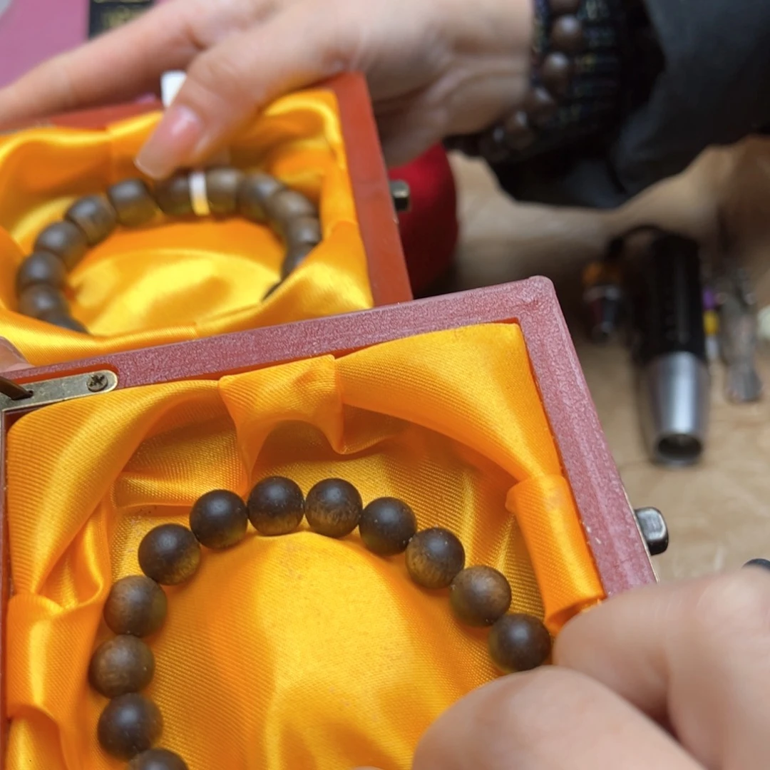 大叶紫檀（黑酸枝木类）