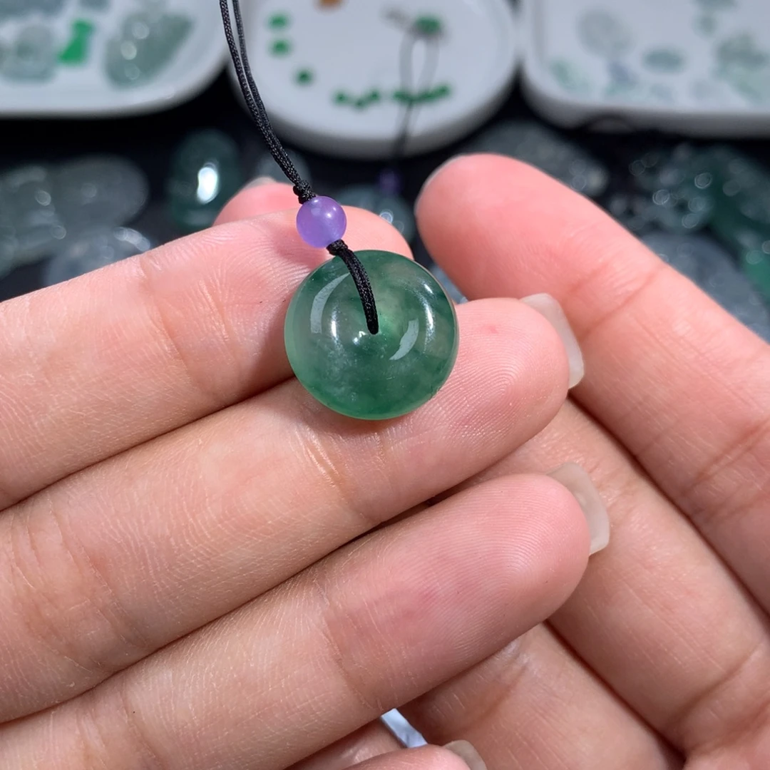 翡翠裸石未镶嵌平安扣