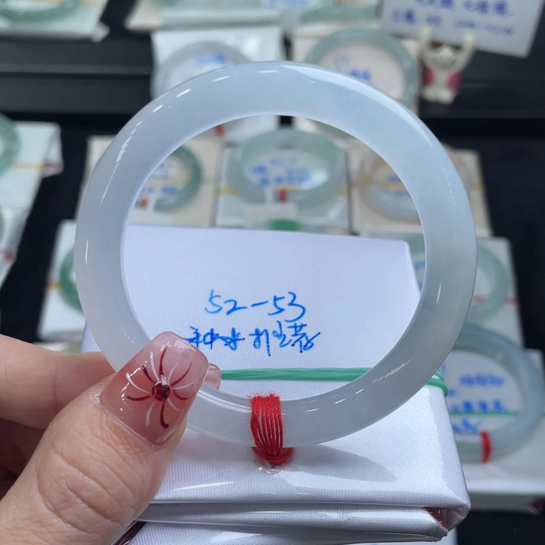 翡翠手镯未镶嵌翡翠手镯