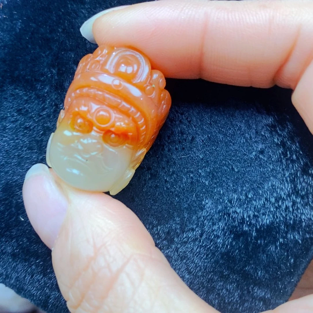 未镶嵌石英质玉（黄龙玉）颈饰