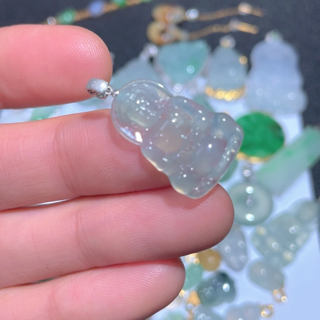 翡翠颈饰18K金镶嵌翡翠