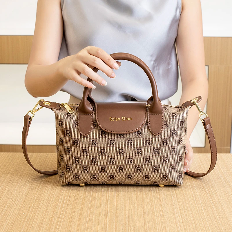 轻奢高档手提包2025新款时尚网红单肩高级气质斜挎包简约女士外出