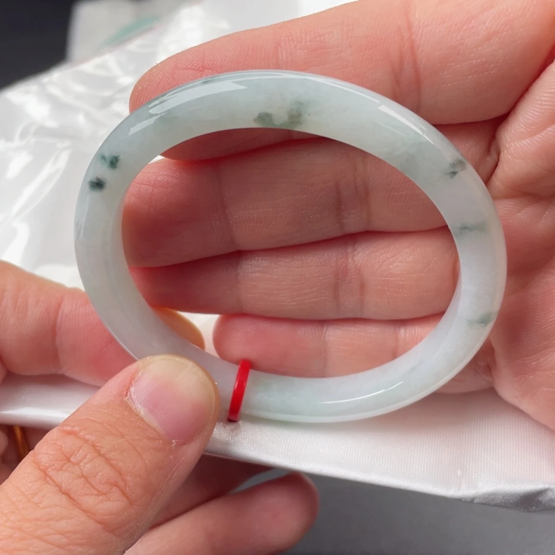 翡翠手镯未镶嵌52圈口贵妃