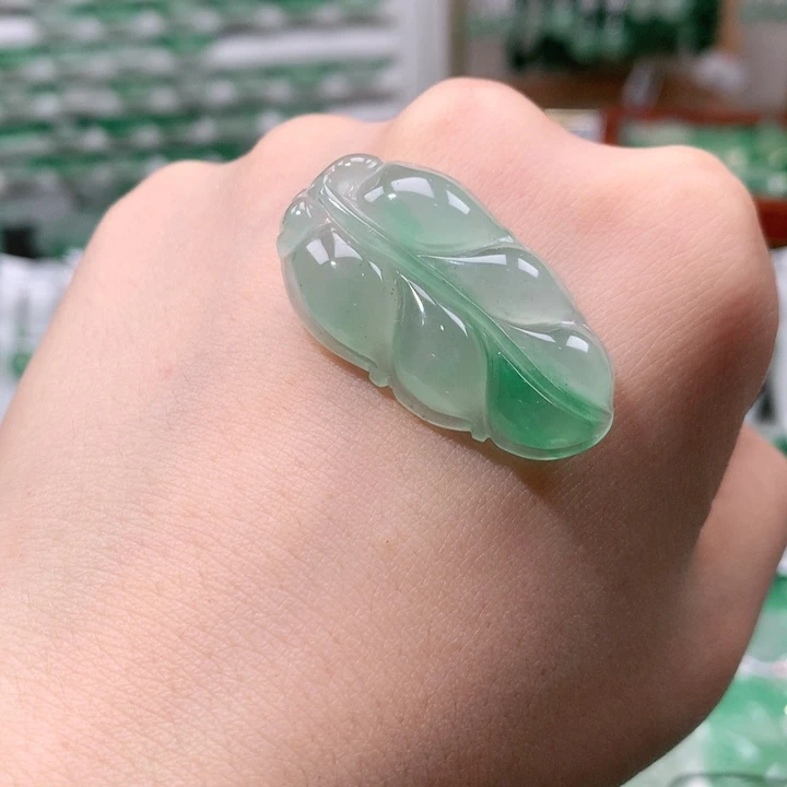石英质玉未镶嵌颈饰