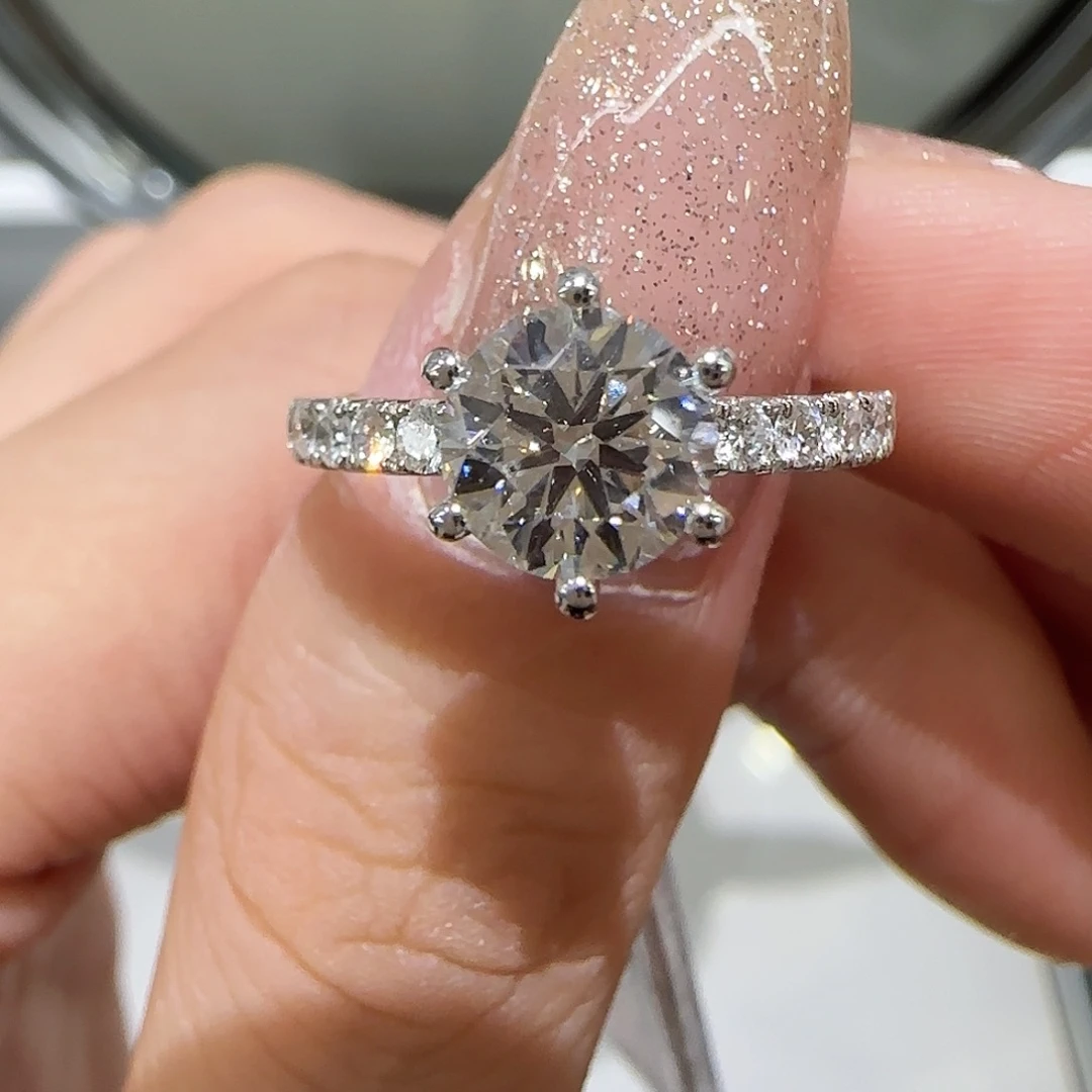 18K金镶嵌实验室培育钻石白月光六爪1卡