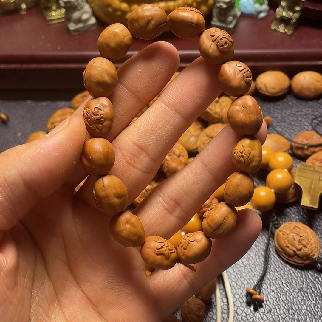 龙纹桃核雕刻瑕疵百福