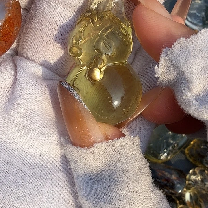 M***Z未镶嵌水晶车挂水晶