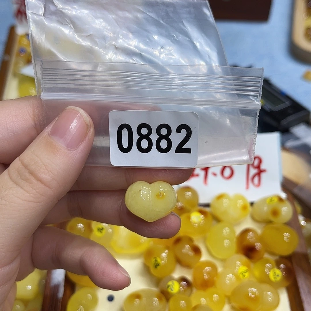 琥珀未镶嵌珠宝奇石