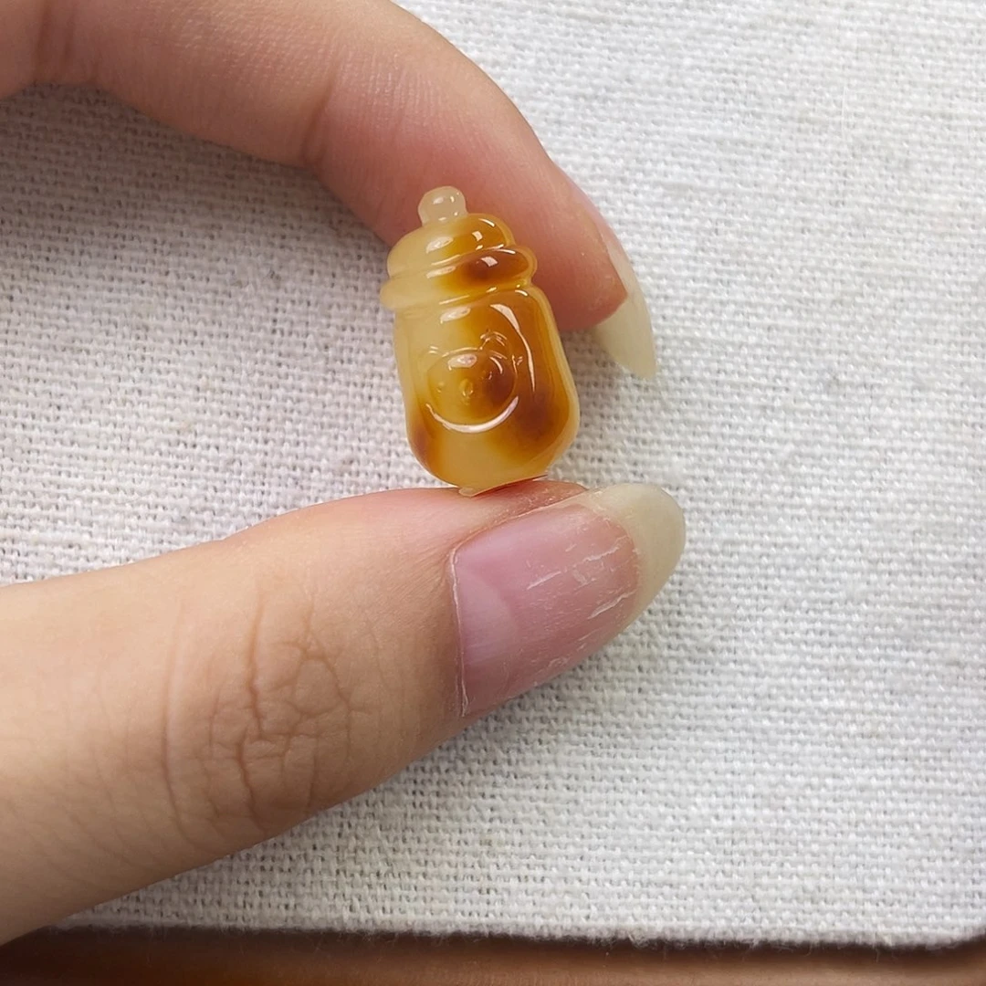 裸石琥珀未镶嵌奶瓶