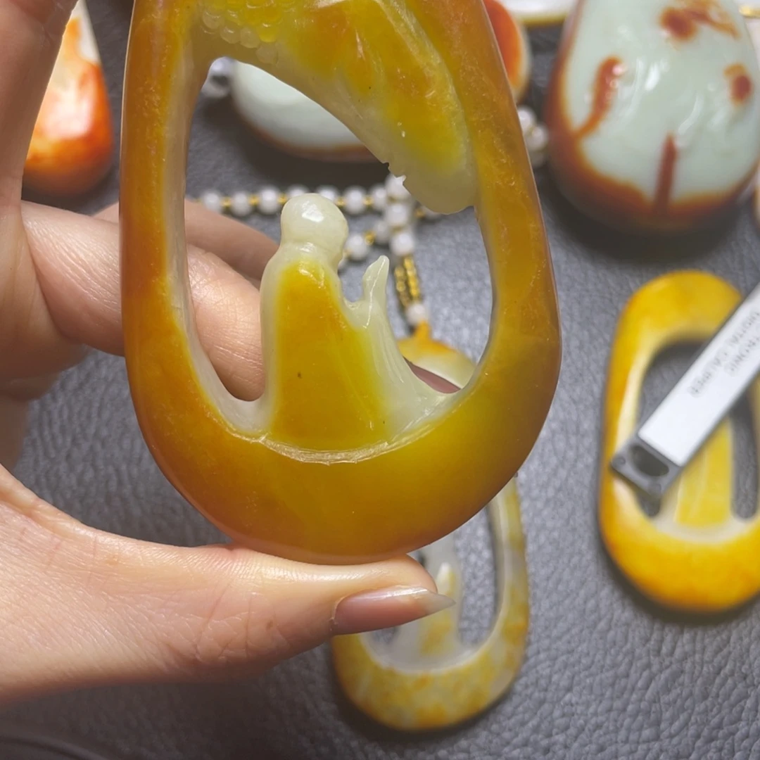 香***哥和田玉未镶嵌颈饰