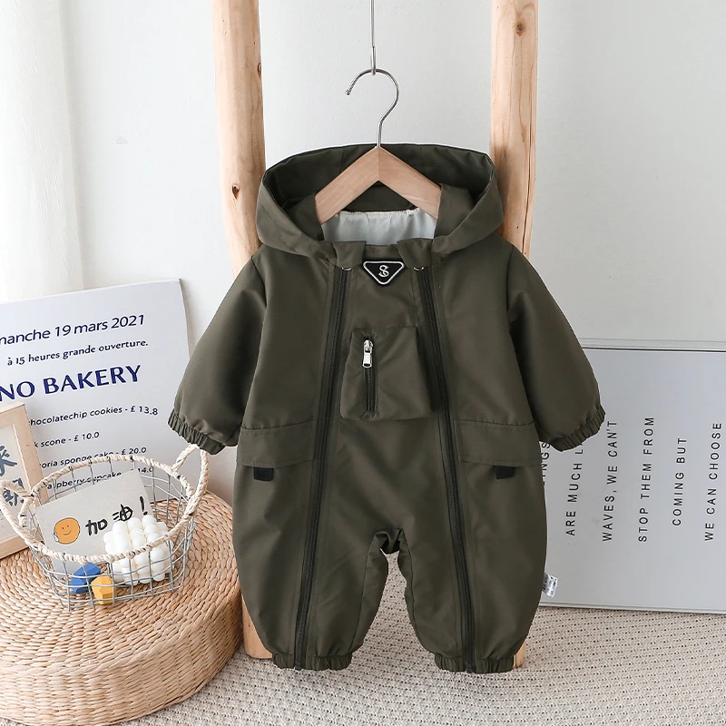 秋季婴儿连体衣男女宝宝冲锋衣春秋款防风耐脏新生儿时尚外出服