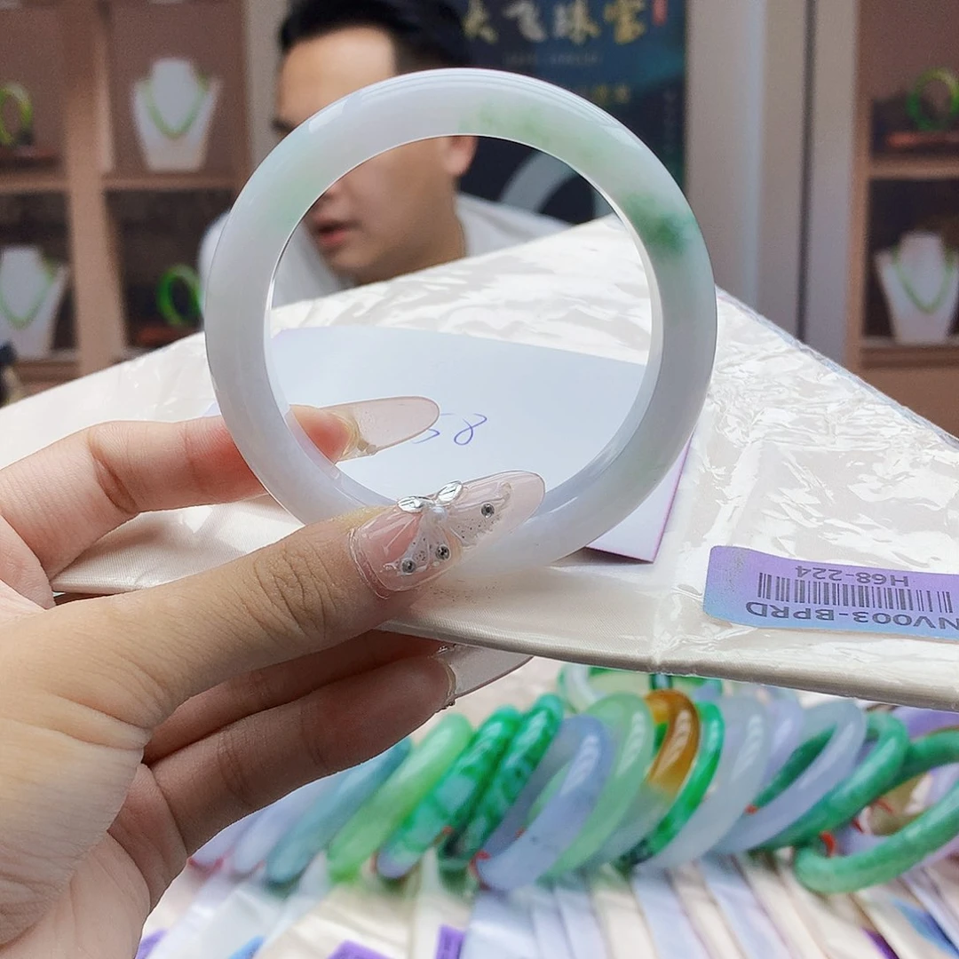 翡翠手镯未镶嵌5567778899988888899