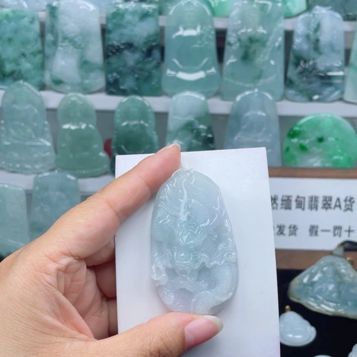 颈饰未镶嵌翡翠龙牌