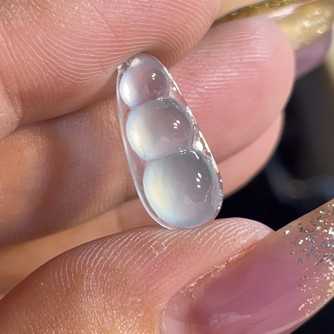 翡翠未镶嵌颈饰豆子