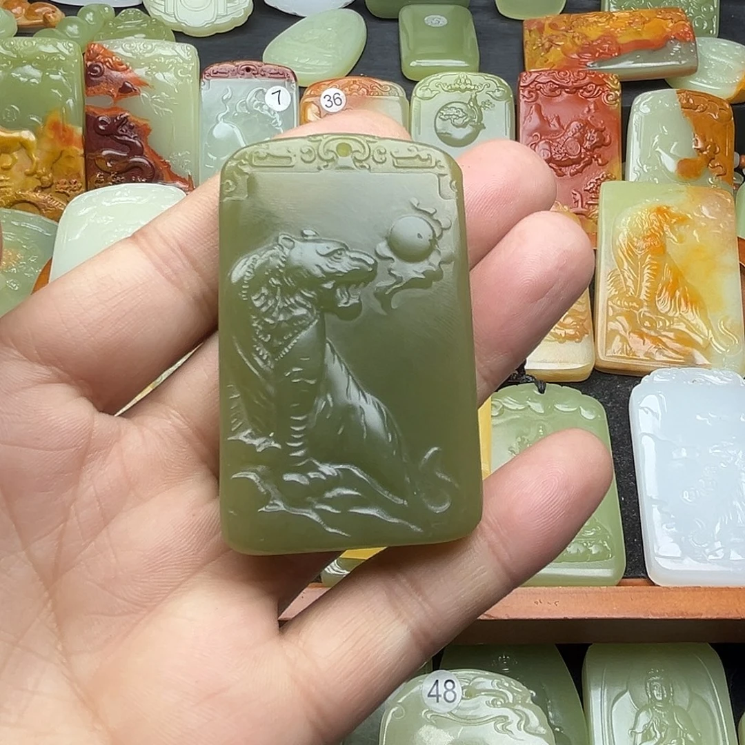 都***吉天然玉石生肖虎牌子